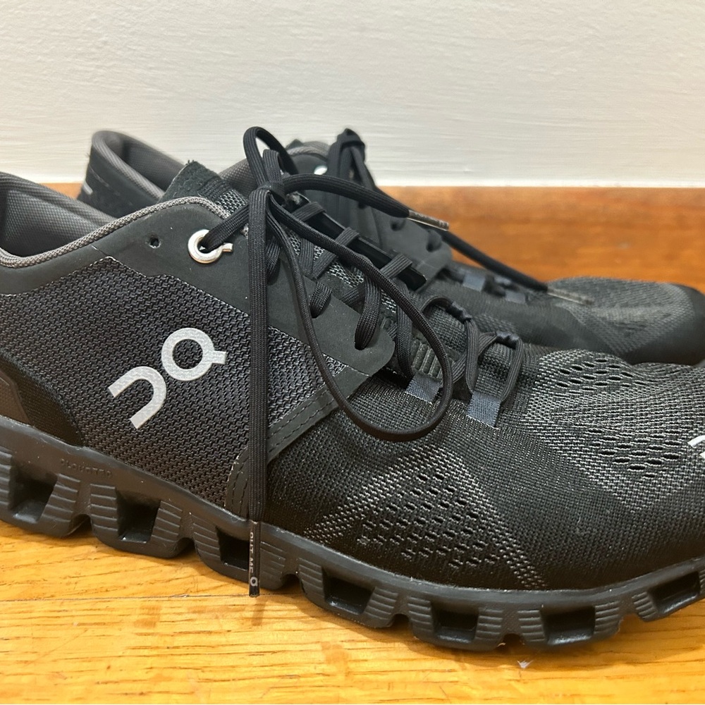 Women’s On Cloud Shoes, size 10